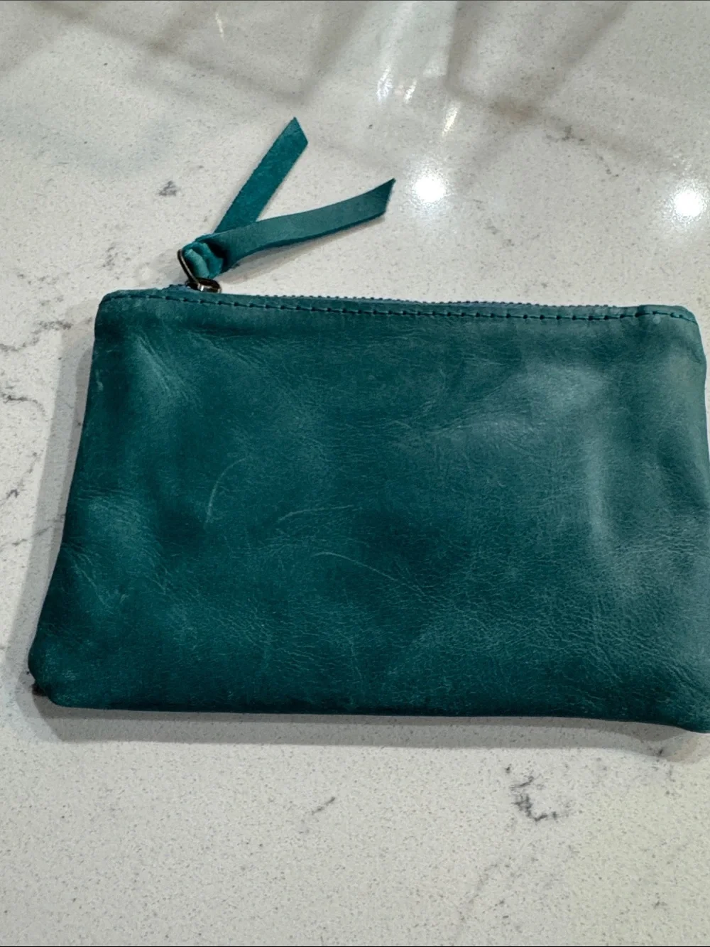 Able compact leather